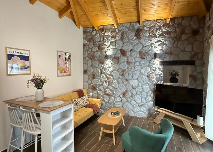 Magnolia Garden - Meteora * Καλαμπάκα