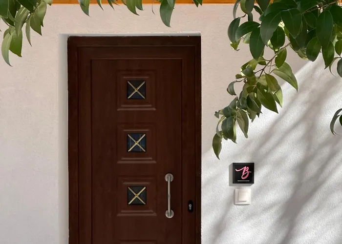 Magnolia Garden - Meteora *