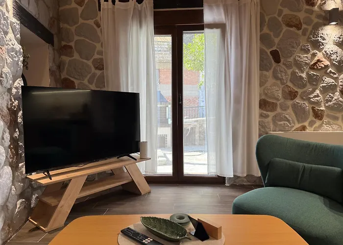 Magnolia Garden - Meteora Kalambaka