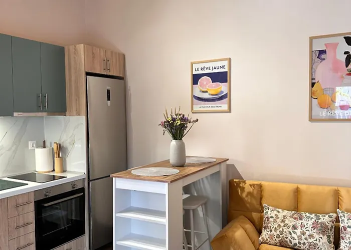 Magnolia Garden - Meteora