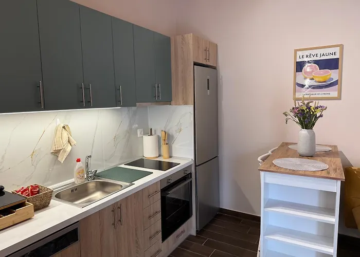 Magnolia Garden - Meteora *