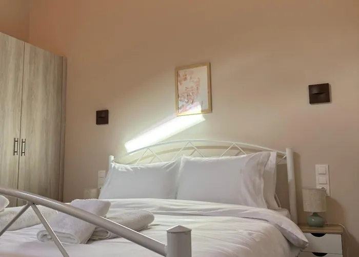 Magnolia Garden - Meteora * Kalambaka