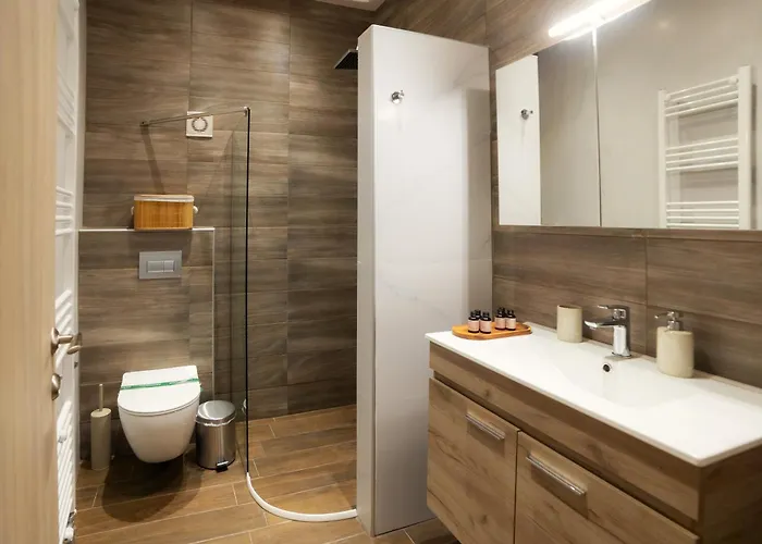 Magnolia Garden - Meteora *